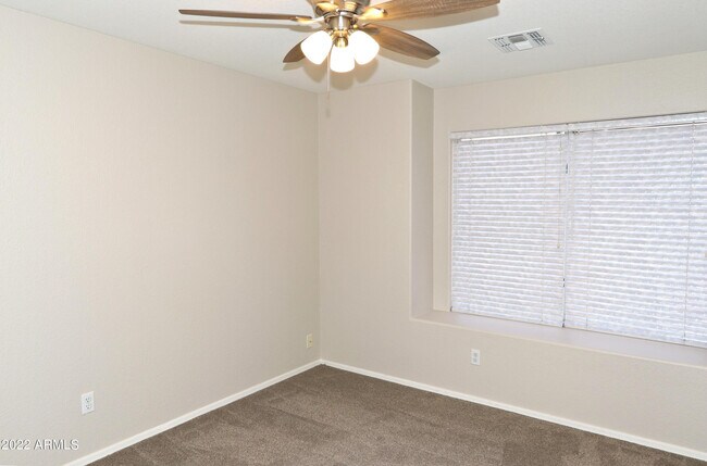 Building Photo - 14168 W Clarendon Ave