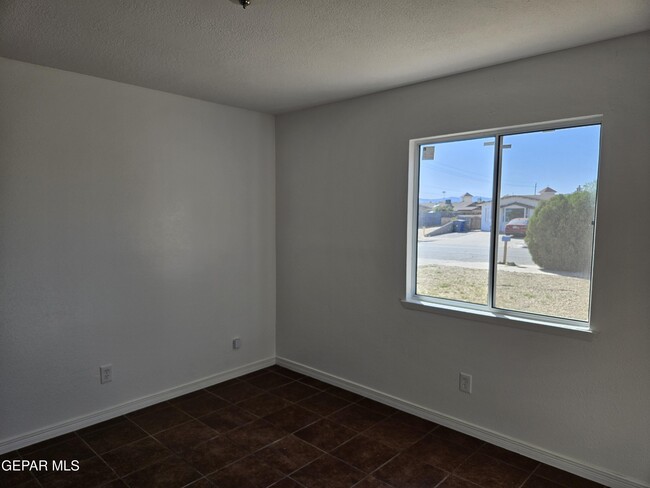 Building Photo - 2900 Roy Pace Dr