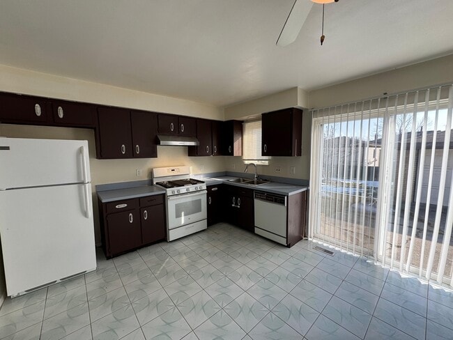 Building Photo - 16024 Wellington Ave