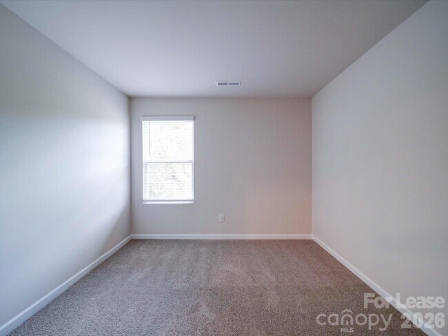 Building Photo - 916 S Battleground Ave