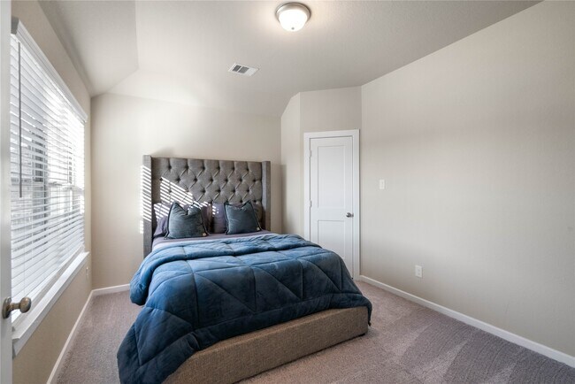 Building Photo - 389 Andes Dr