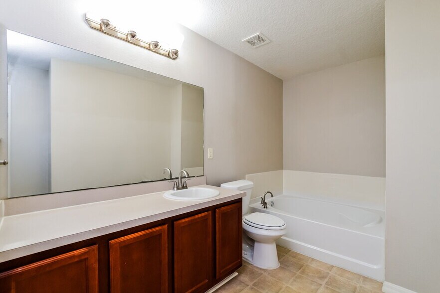 Building Photo - 1176 Stoneham Dr