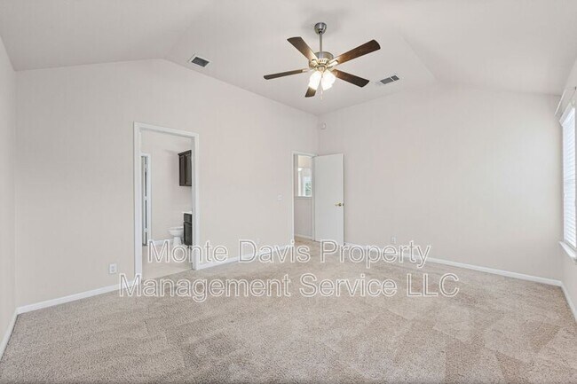 Building Photo - 336 Celery Loop