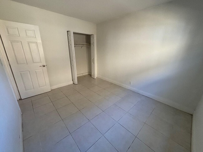 Building Photo - 4061 N Dixie Hwy