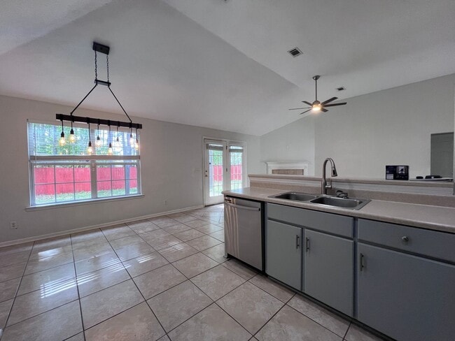 Building Photo - 3 bedroom 2 bath house in Berwick