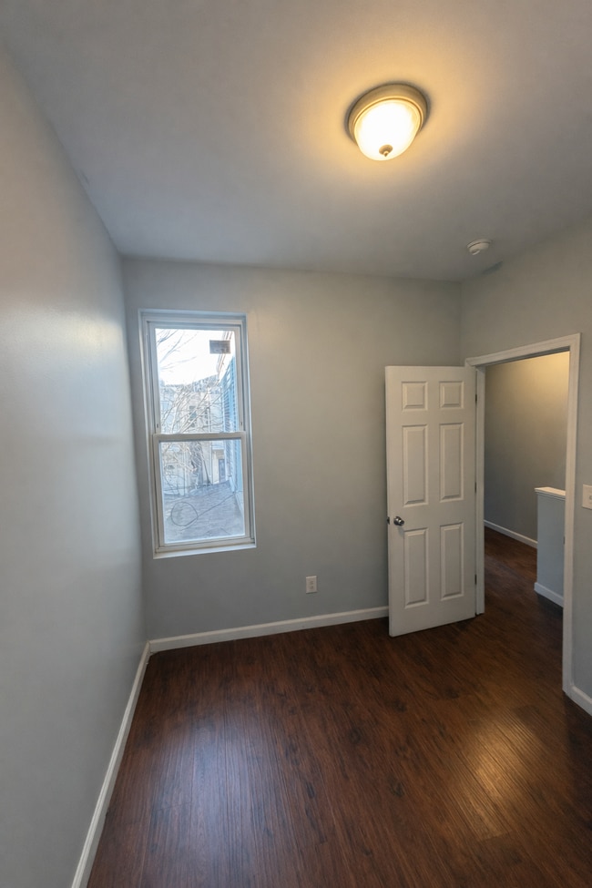 Building Photo - 2132 N 32nd St