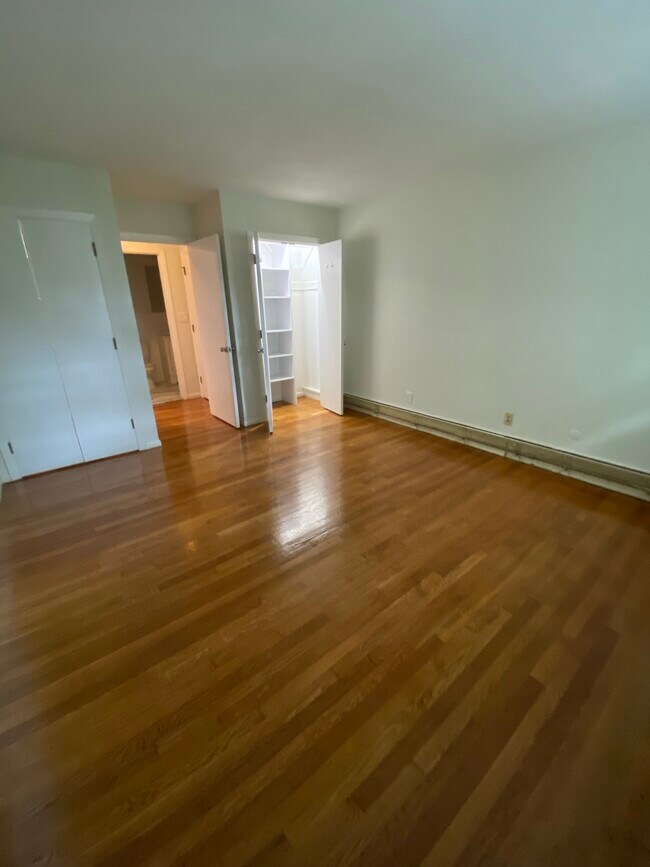 Building Photo - 260 Mt Auburn St