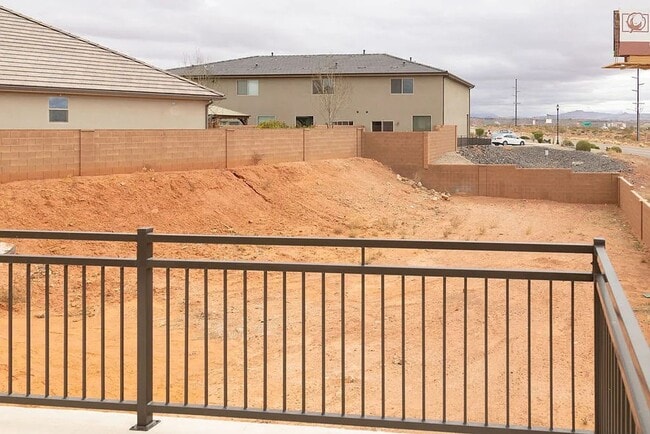 Building Photo - 3 Bedroom Furnished Home! Short term lease!! Available from May 1st - October 31st!