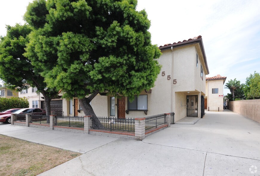 Building Photo - 555 W 20th St