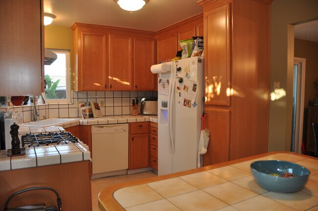 Building Photo - 5747 Clematis Dr