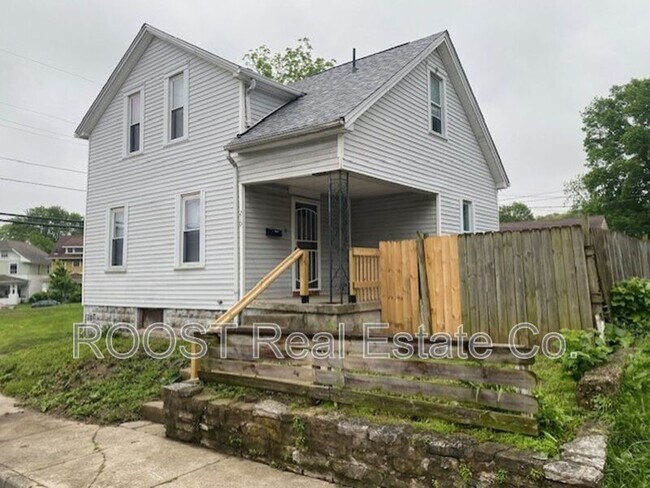 Primary Photo - 210 Volkenand Ave