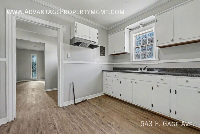 Building Photo - 543 E Gage Ave