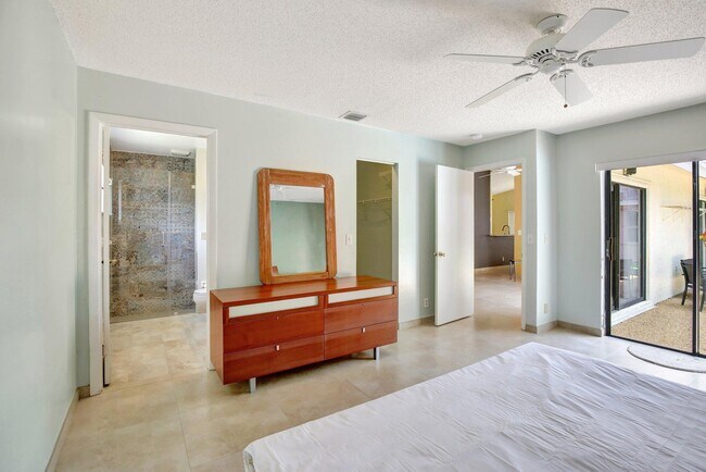 Building Photo - 1541 SW 102nd Terrace