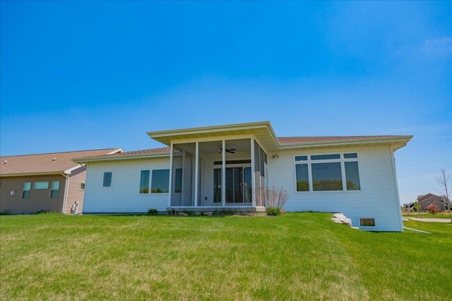 Building Photo - 604 Burnt Sienna Dr