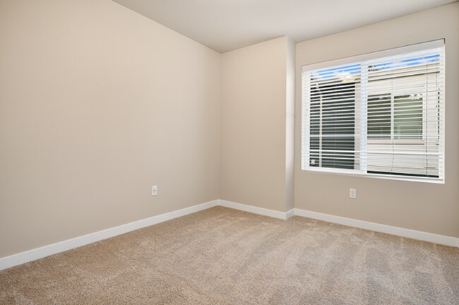 Building Photo - Kenmore Townhome | 4 Bed 3.5 Bath | $3,725