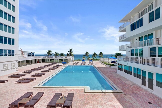 Building Photo - 5401 Collins Ave