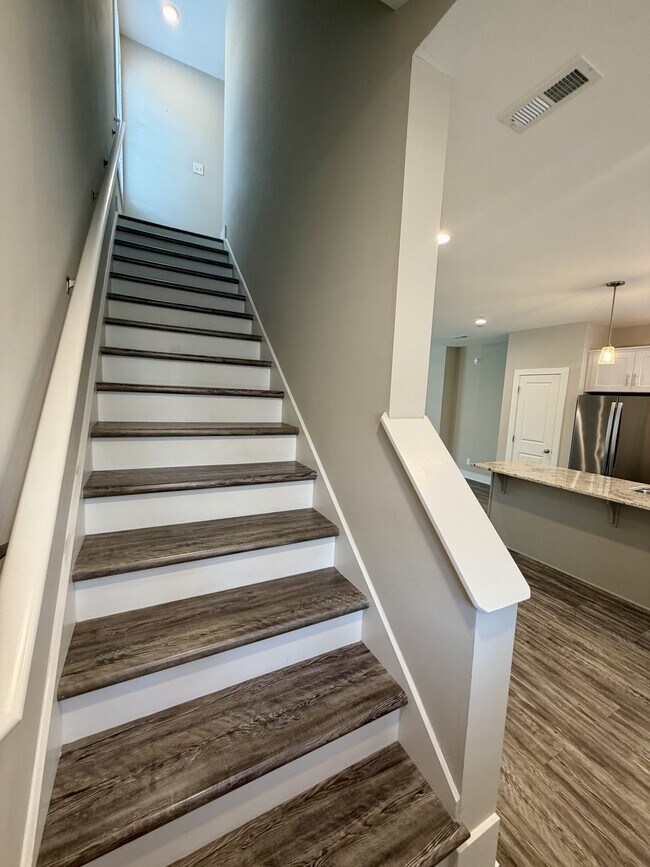 Building Photo - 52 Cuddington Ln