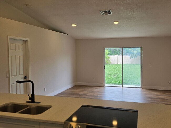 Building Photo - FOR RENT!!! SIMPLY STUNNING (REMODELED) 3 BEDROOM 2 BATH SINGLE FAMILY HOME...