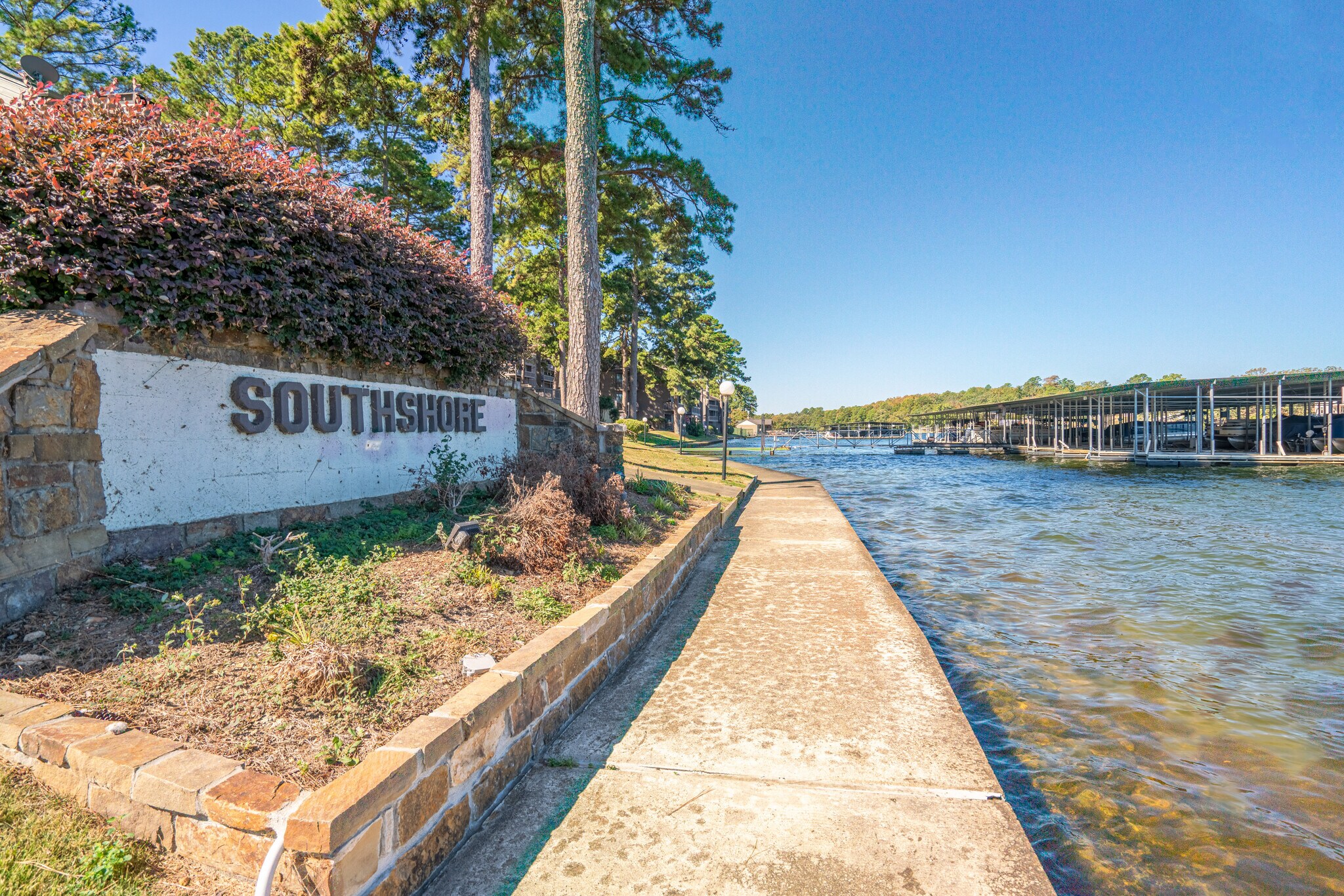 Building Photo - 200 Hamilton Oaks Dr