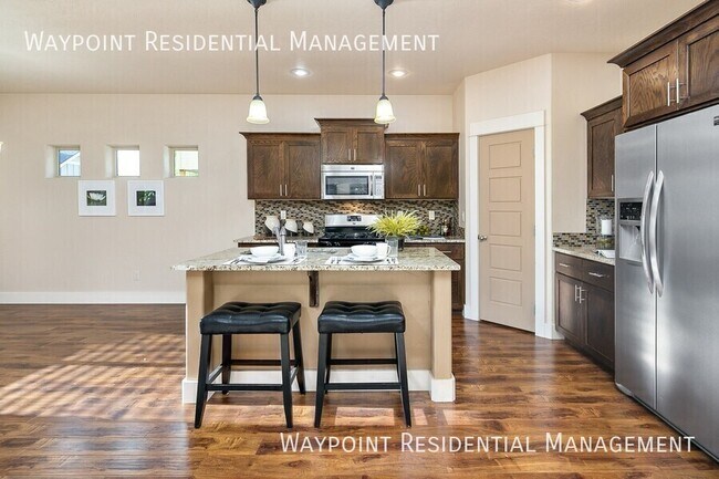 Building Photo - 2686 Vallin Ave N