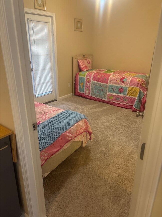 Building Photo - This beautiful 4 bedroom, 3.5 bath home in the highly sought-after Mill Creek neighborhood has it...