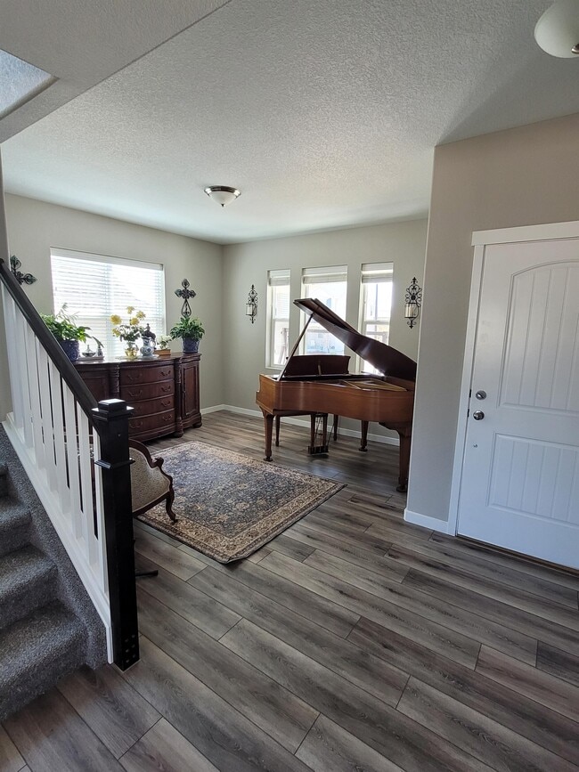Building Photo - 10135 Thrive Ln