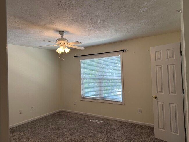 Building Photo - 640 Date Palm Cir
