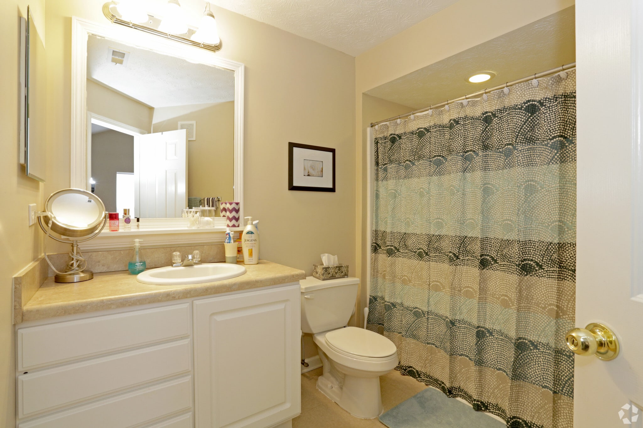 2 Bedroom - Second Bathroom - Capstone Quarters