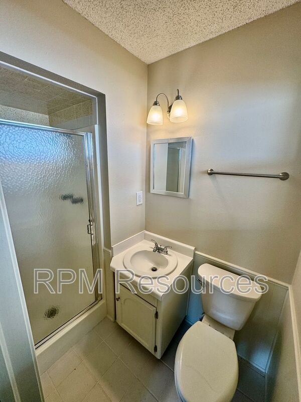 Building Photo - 405 Meadow Lake Dr