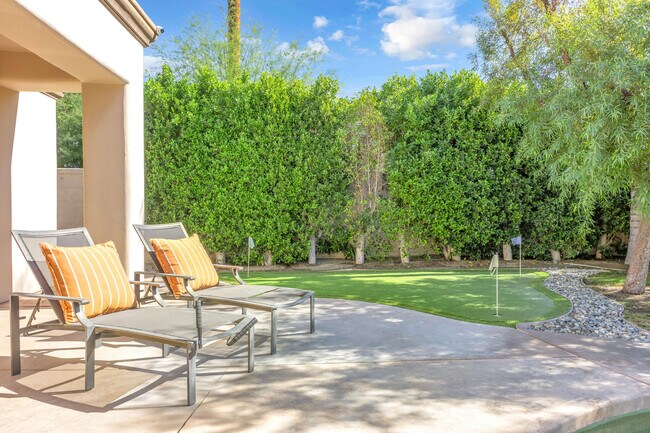 Building Photo - 35 Calle La Reina