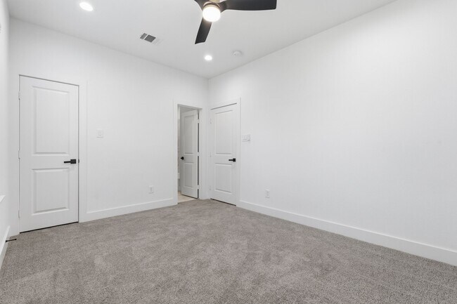 Building Photo - 8805 Parkway Dr