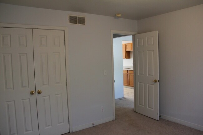 Building Photo - Town Home in Holt, MO