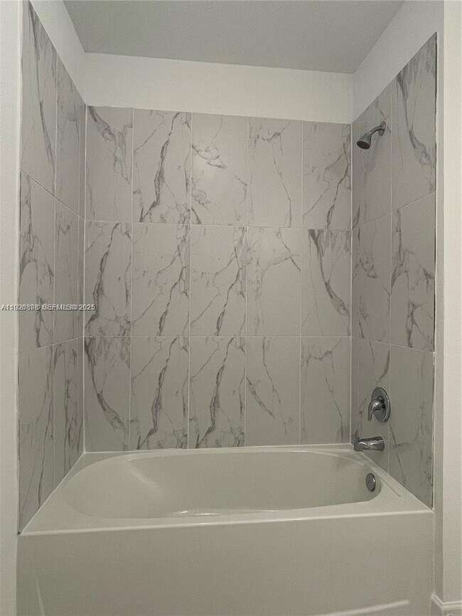 Building Photo - 1221 NW 4th Ln