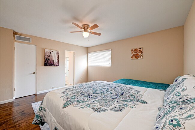 Building Photo - 2121 Fountain View Dr