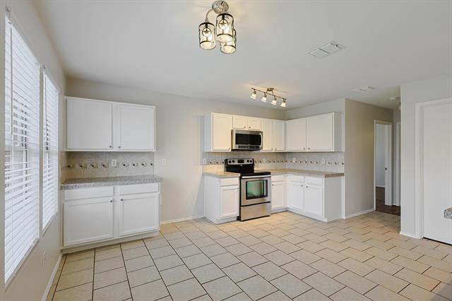 Building Photo - 8320 Seven Oaks Ln
