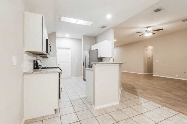 Building Photo - 2011 Louetta Oak Ct