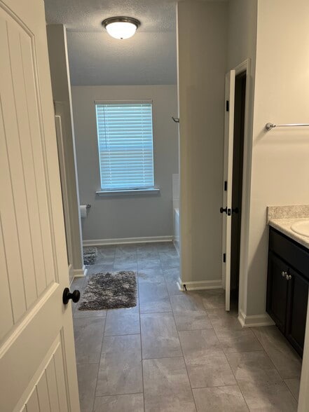 Building Photo - 529 Jensen Ln