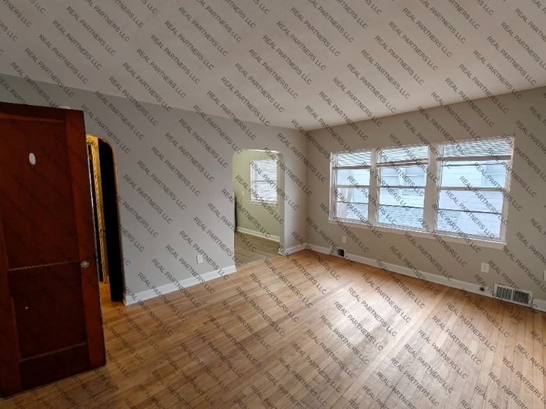 Building Photo - 417 W 14th St