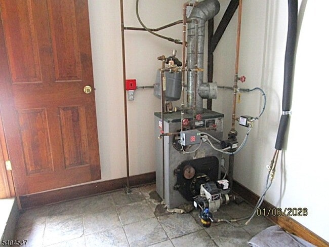 Building Photo - 955 Fairview Lake Rd