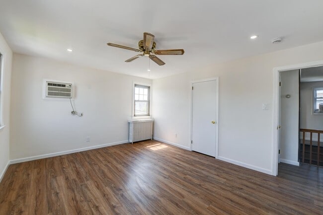 Building Photo - 815 3rd St