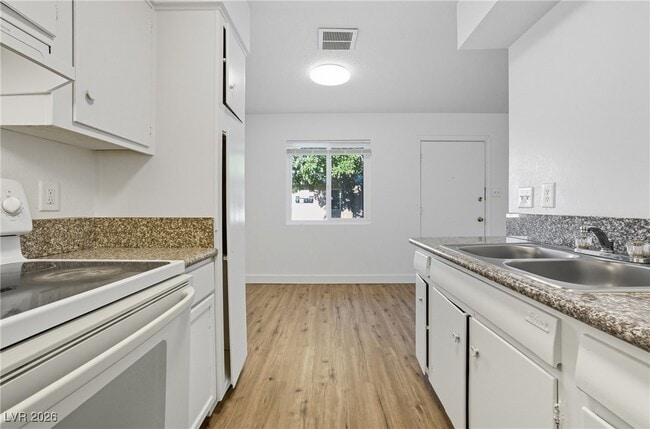 Building Photo - 2505 Cedar Ave