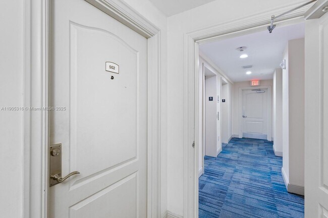 Building Photo - 2701 SW 3rd Ave