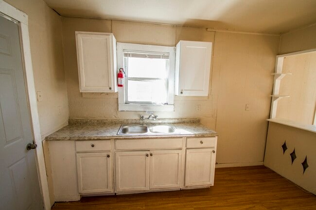 Building Photo - 414 Rotary