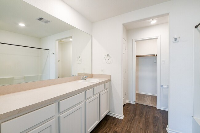 Building Photo - 11072 N Lake Mist Ln