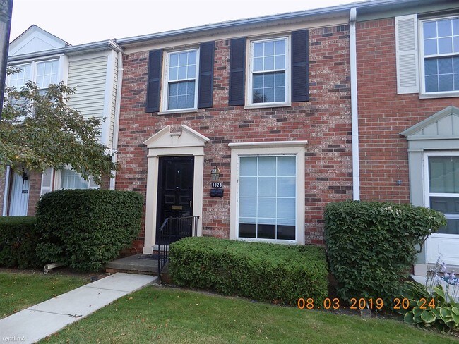 Primary Photo - 2 br, 1.5 bath Condo - 1328 Woodbridge St