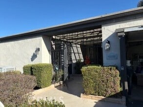 Building Photo - 28375 Paseo Grande Dr