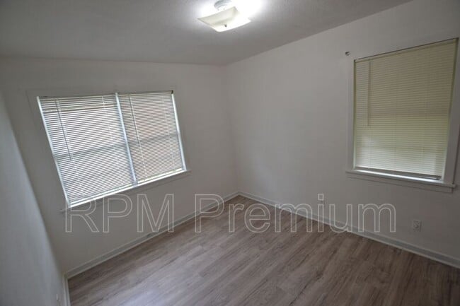 Building Photo - 6866 Autumn Ave