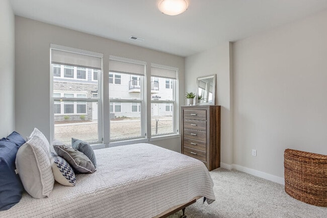 Bedroom - 3960 S Lake Dr