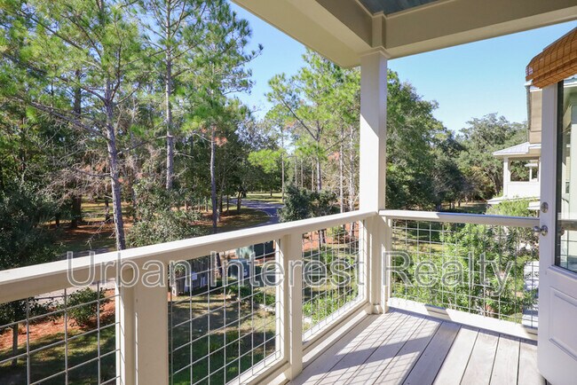 Building Photo - 15 Palm St