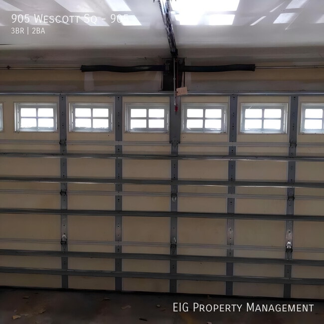 Building Photo - 905 Wescott Square